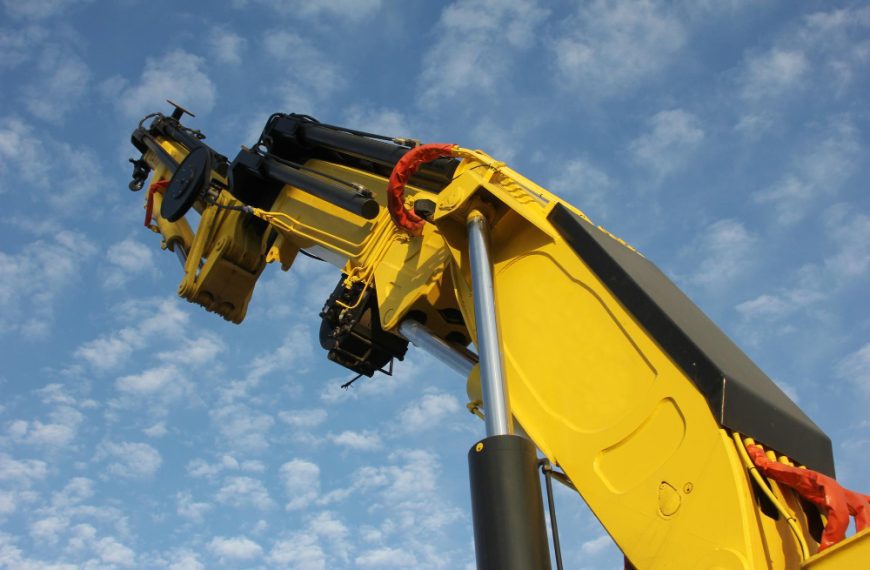 How much does a telehandler operator earn in the UK?