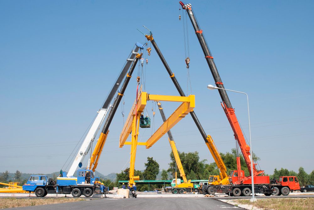 Do you need a HGV licence to drive a mobile crane?